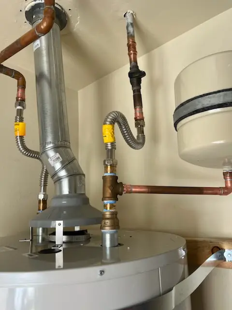 Water heater installation and plumbing repair in Alta Vista